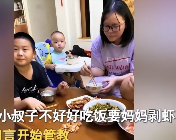 饭桌上嫂子管教小叔子，哥哥插话“引火烧身”，婆婆被罚写小作文